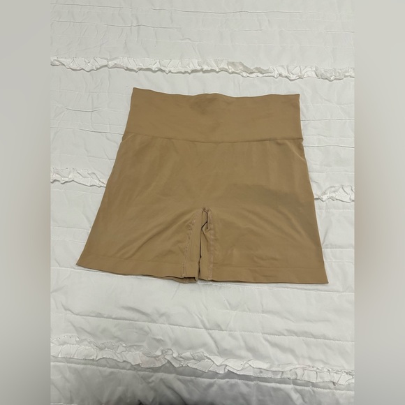 Skims 1x Shapewear - Picture 2 of 4